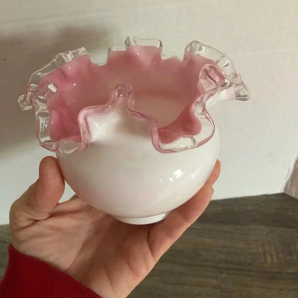 Vtg Fenton Peach Crest Ruffled Vase - Picture 9 of 9